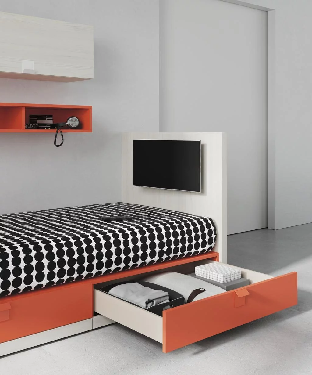 La cama dispone de dos cajones de gran capacidad y puedes tener una TV en la cama