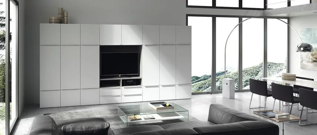 Salón comedor con un mueble para la Televisión integrado con otros módulos