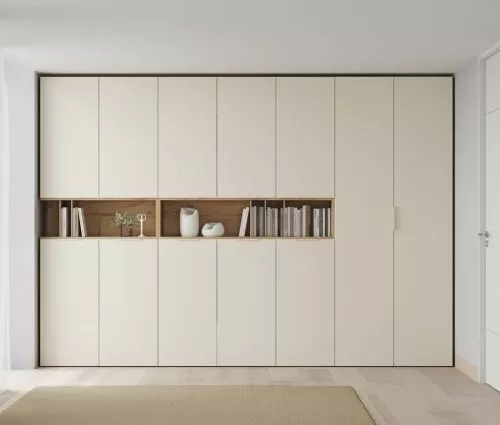 Siete puertas de interior  Closet con espejo, Puertas interiores, Diseño de  armario para dormitorio